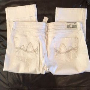New York & Company Jeans - White Denim Cropped Capris size 14 New York & Company Jeans - White Denim Cropped Capris size 14